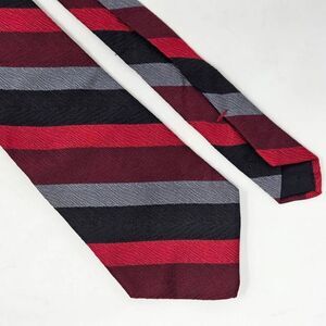 VALENTINO PIETRO USA MADE SILK TIE RED BLACK GRAY TEXTURED STRIPE 3.75" X 57"